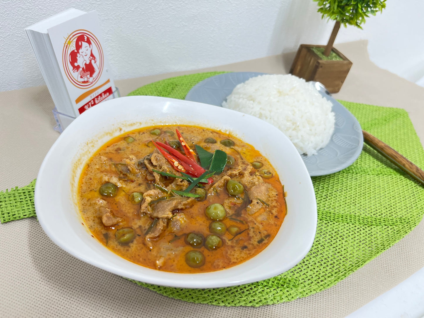 パネーンカレー (豚肉入り甘辛ココナッツカレー)